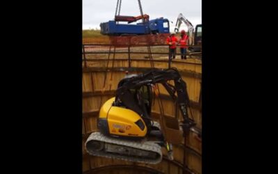 Descente d’un Mecalac 8mcr dans un puits sur Roissy